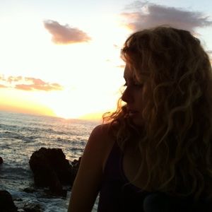 Meet your Posher, Emanuela